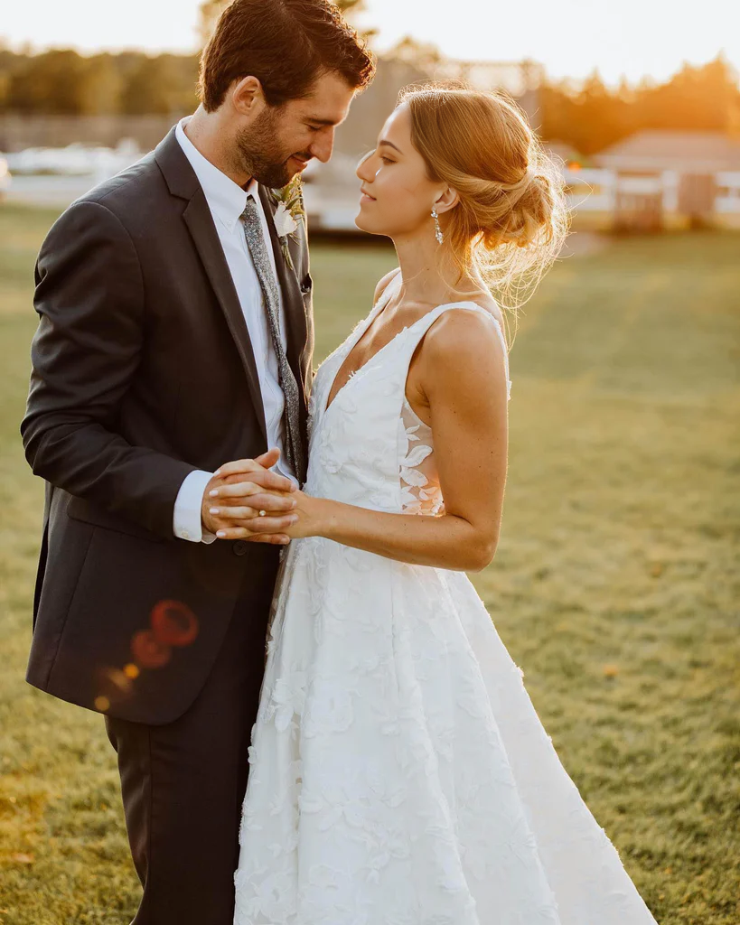 A Line Illustion V Neckline Floral Lace Back Court Train Wedding Dress