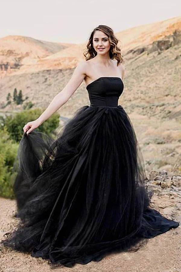 A-Line Gothic Black Sleeveless Wedding Dresses With Train
