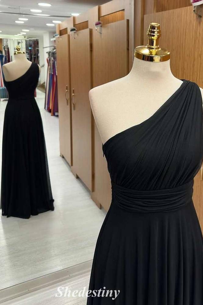 A-Line Black One Shoulder Corset Pleated Maxi Dress