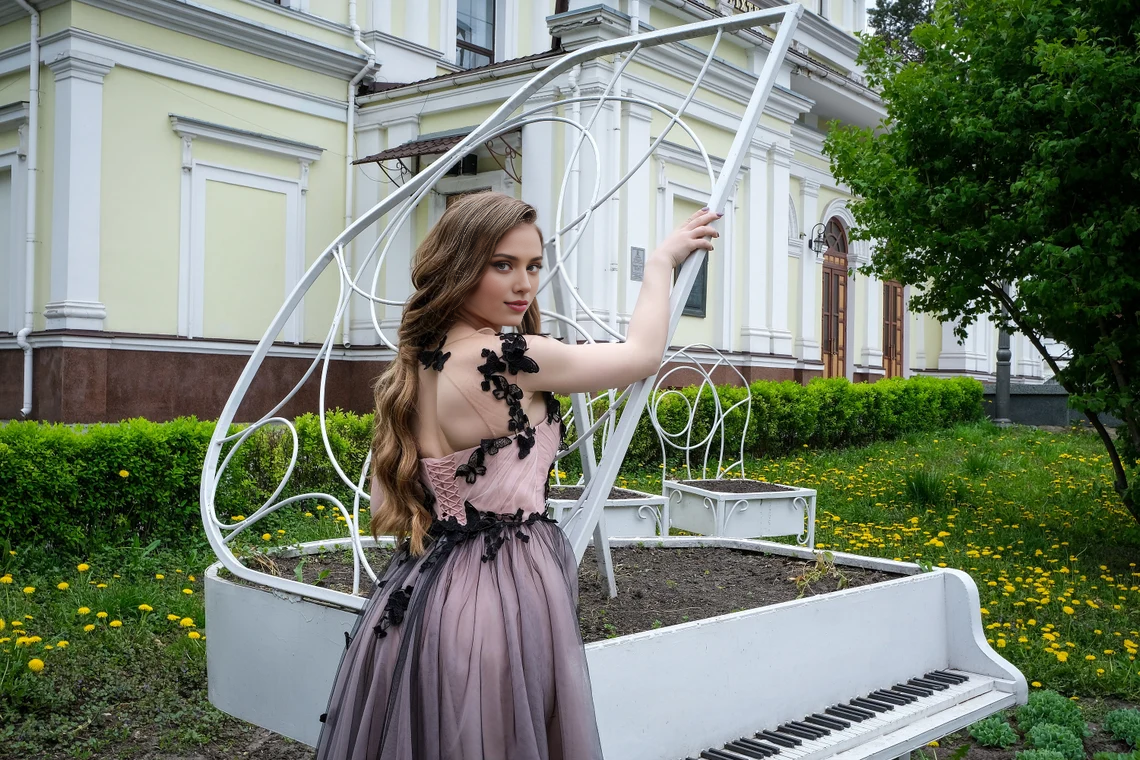 A-line Elegant Round Neck Sleeveless Floor Length Hight Slit Wedding Prom Party Dress With Butterful Applique