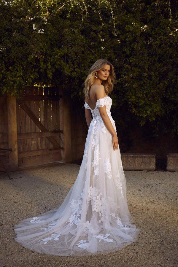 A Line Off the Shoulder Lace Tulle Wedding Dresses Rustic Wedding Gown TN232