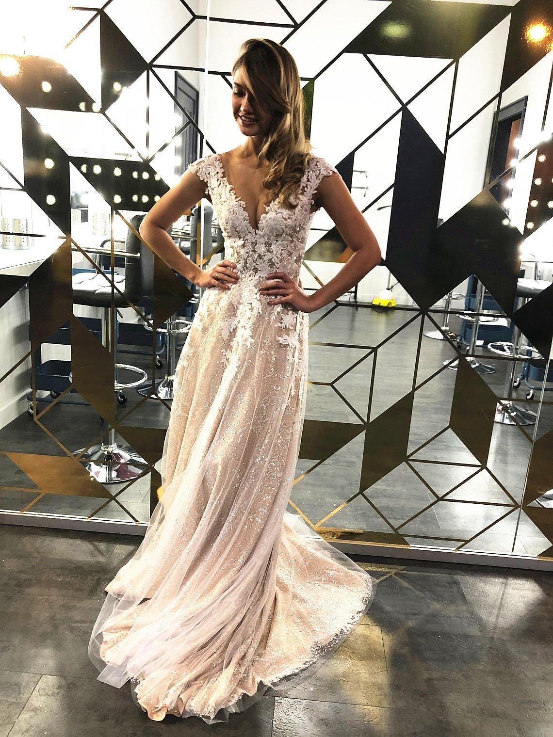 A-line elegant Ball Gown Glitter fabric Sweetheart Wedding Dress With Appliques TN230