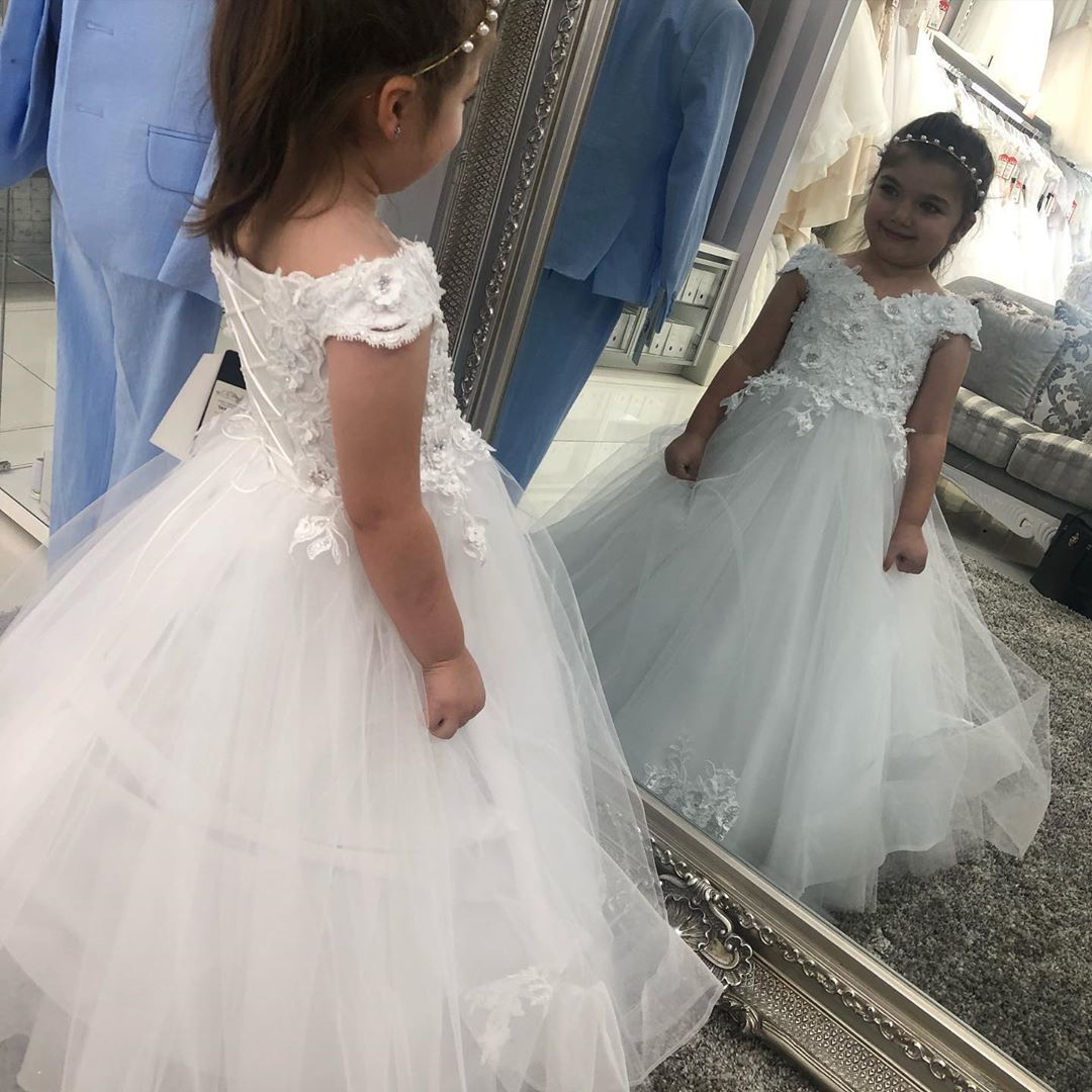 A-line Off the Shoulder Flower Girl Dress with Cap Sleeves Tulle Lace and Pearls Appliques