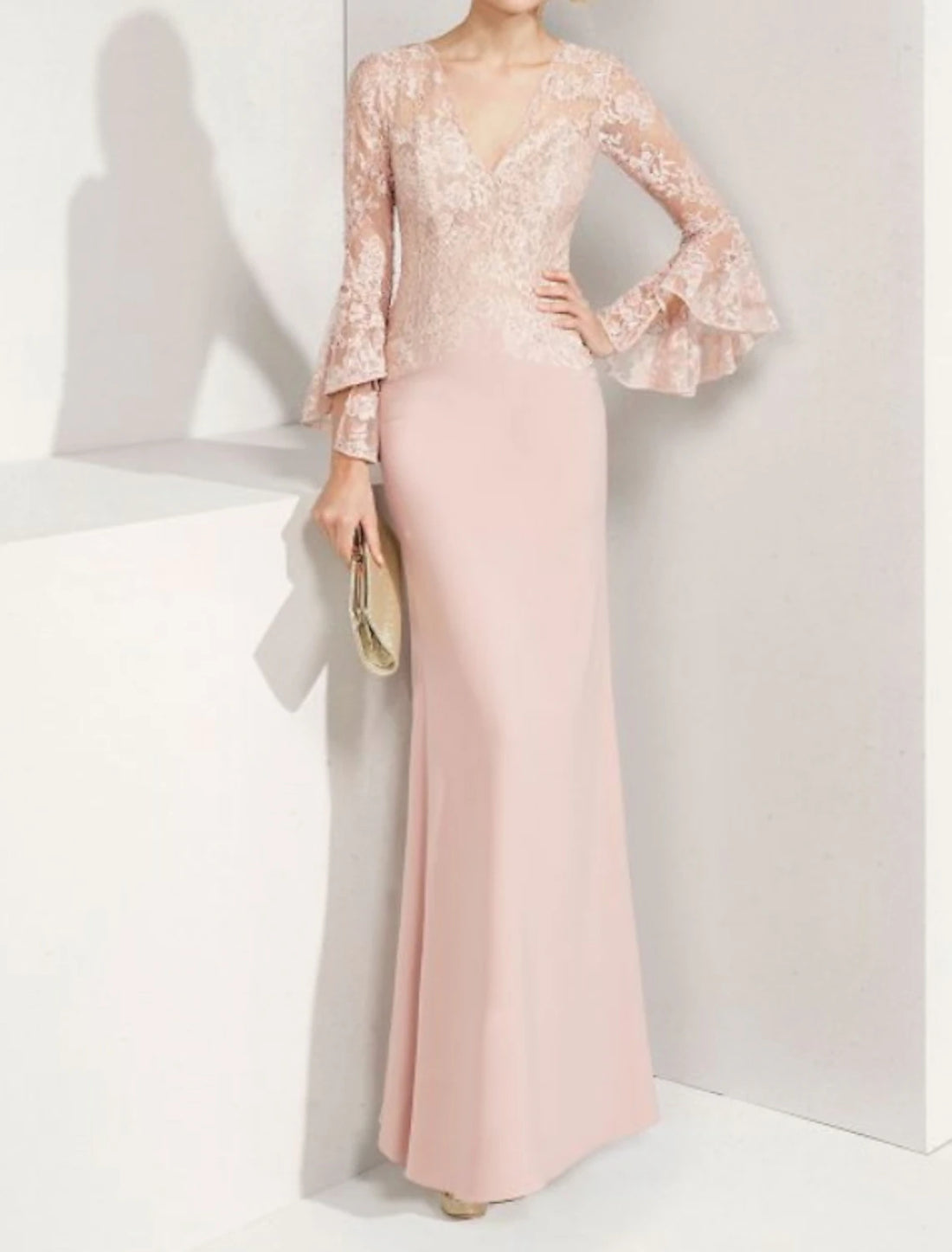 A-Line Mother of the Bride Dress Elegant Jewel Neck Floor Length Chiffon Lace Long Sleeve with Appliques Beautiful