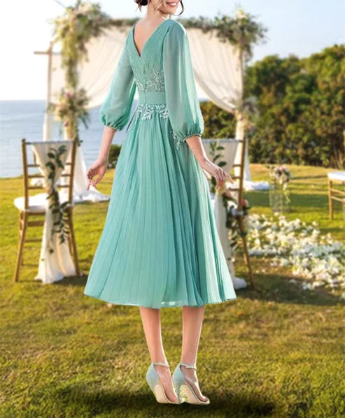 A-Line Lace V Neck Knee Length Mother Of The Bride Dresses Elegant