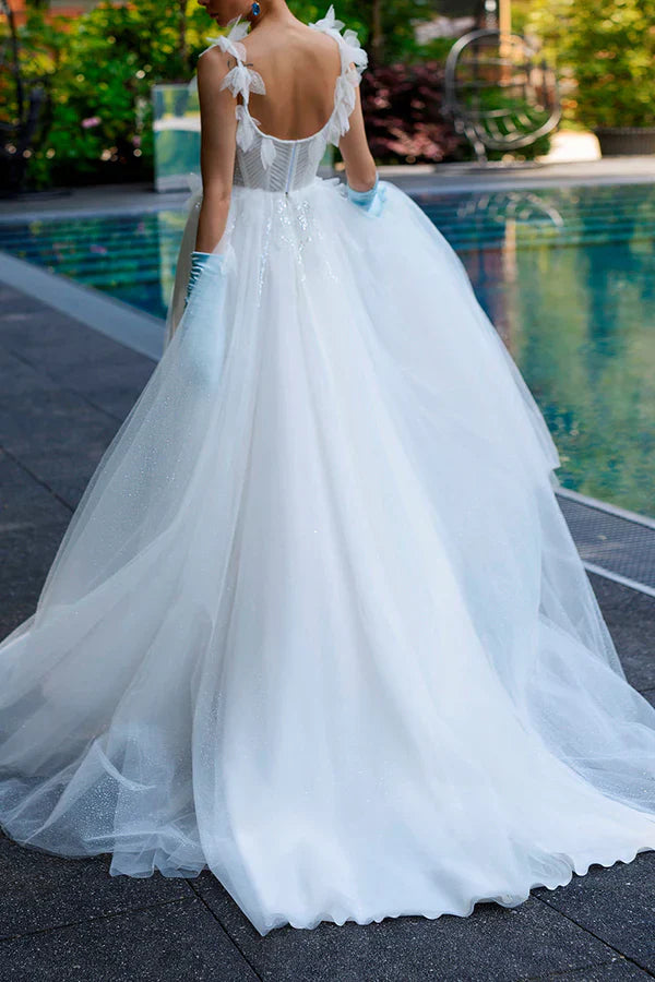 A simple wedding dress with thin shoulder straps, spoonful beads, and a single thread