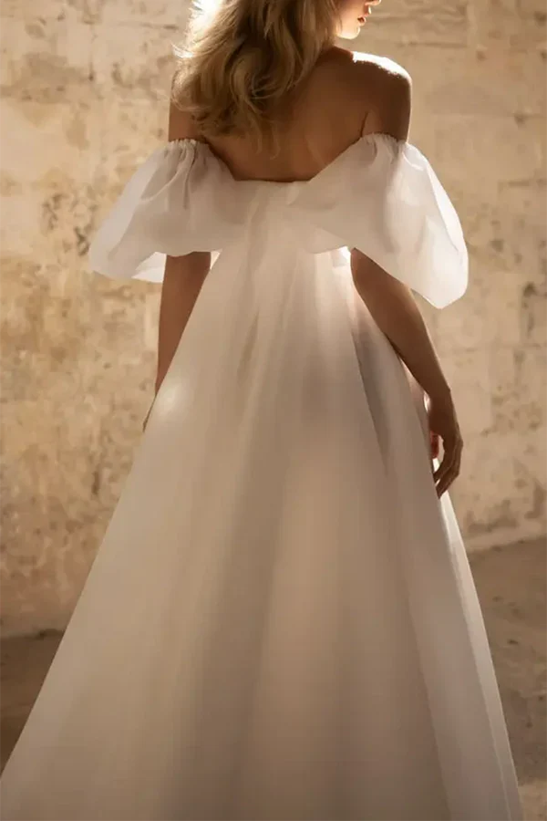 A Line Sweetheart Short sleeved Countryside Style Wedding Dress Paired with Palace Train