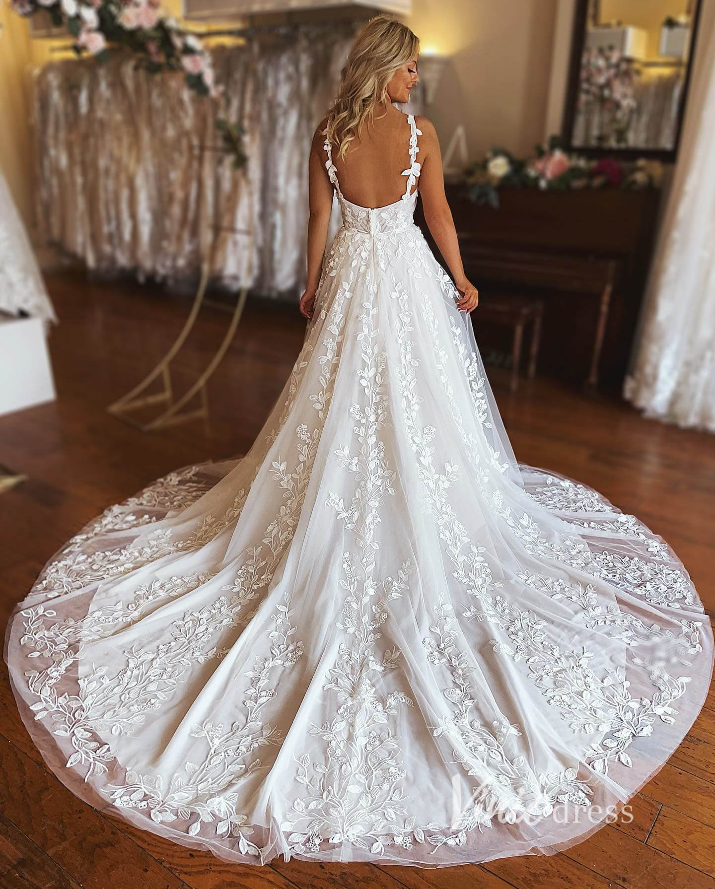 A-line Leaf Lace Appliqued Wedding Dresses with Long Train VW2118